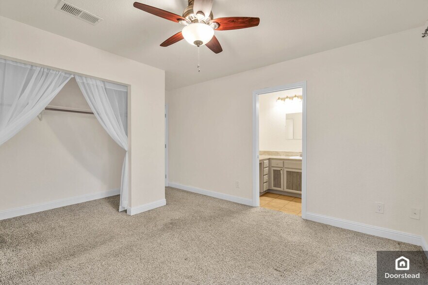 Building Photo - 1714 Somerset Pl