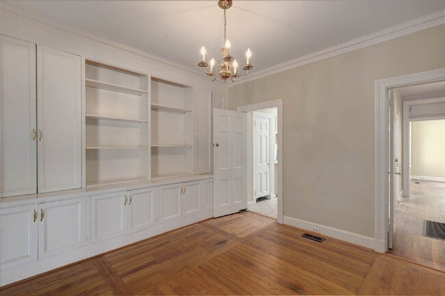 Building Photo - 1523 Dixon Dr