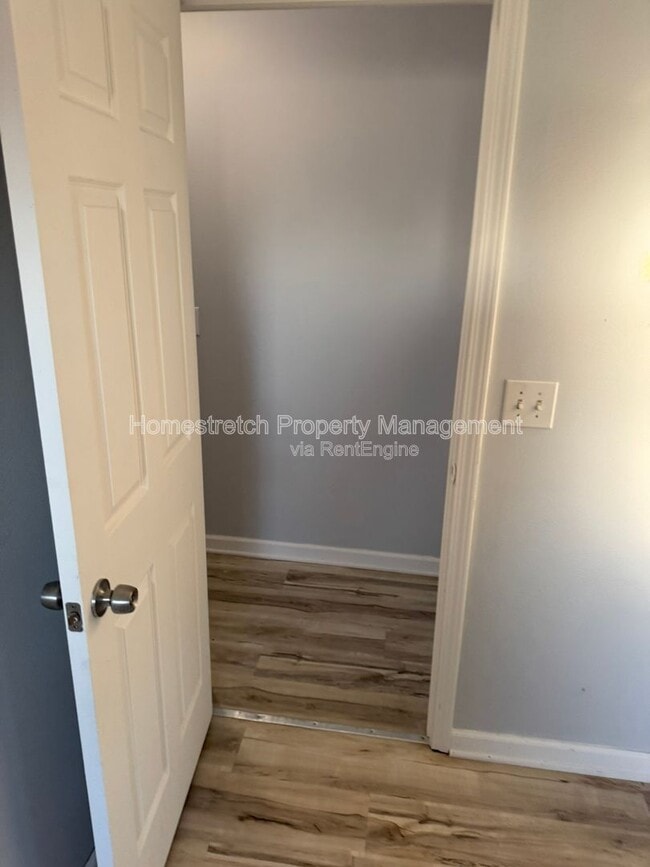 Building Photo - 850 St Bartholomew Dr