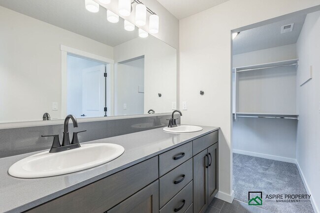 Building Photo - Brand New 4 Bed 3 Bath