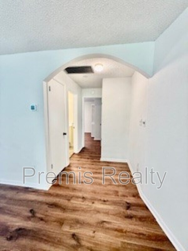 Building Photo - 1770 Braxton Bragg Ln