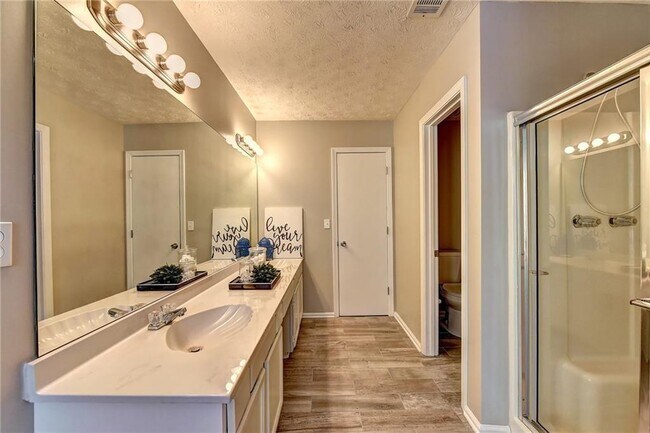 Building Photo - 235 Tanners Ct