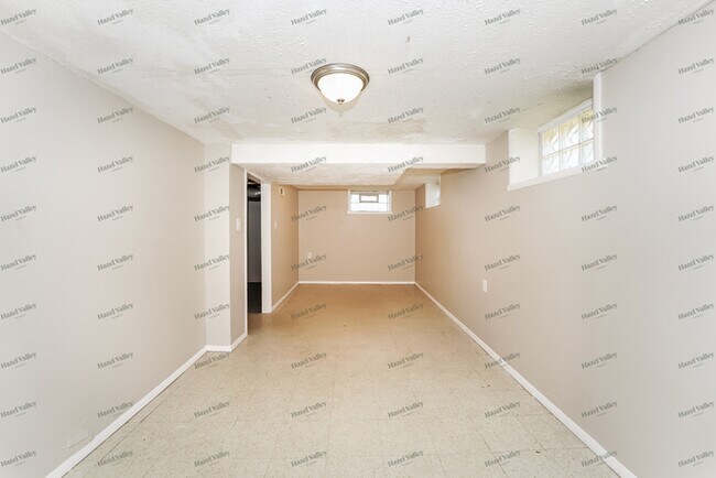 Building Photo - 16209 Glendale Ave