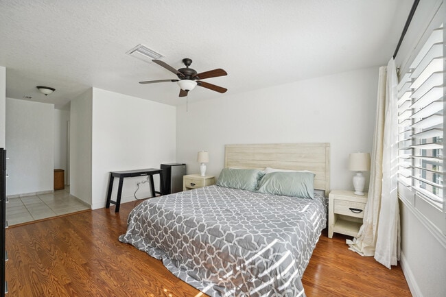 Building Photo - 21650 Juego Cir