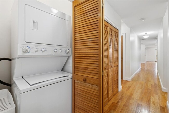 Building Photo - 6436 N Lehigh Ave