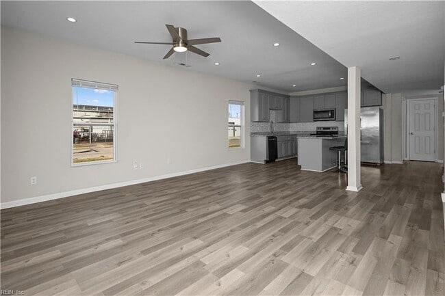 Building Photo - 926 W 26th St