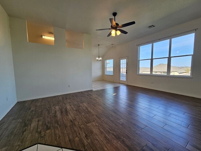 Building Photo - (3) Bed/(2) Bath East Norman Avail NOW!