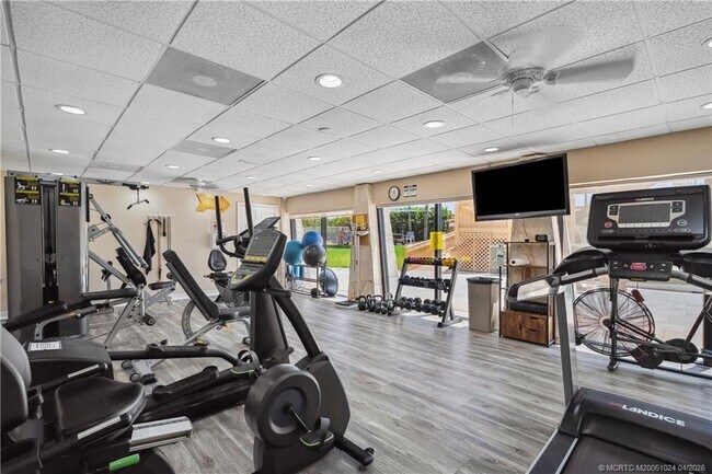 Building Photo - 10680 S Ocean Dr