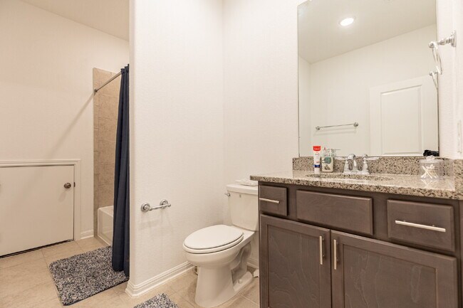 Building Photo - 2332 Giona Pl