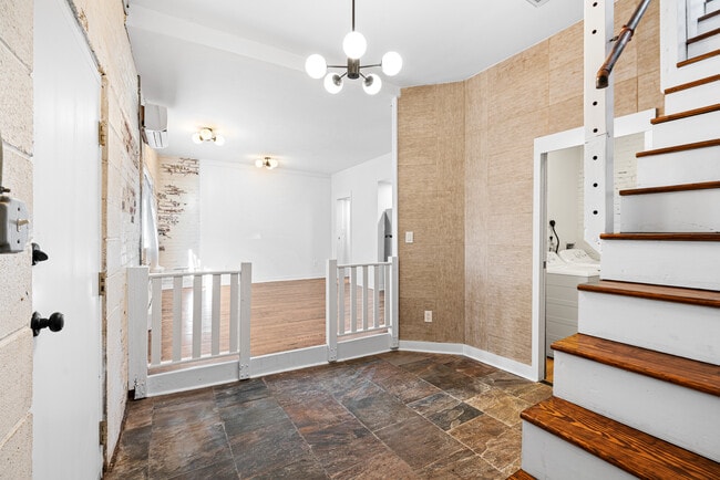 Building Photo - 116 Turner St