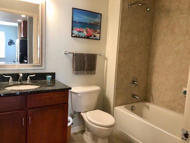 Building Photo - 1975 Grant St