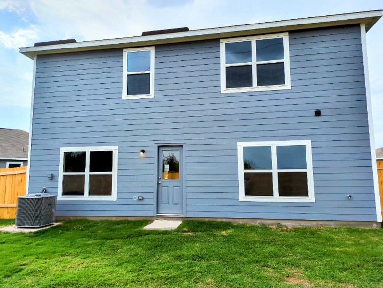 Building Photo - 4701 Hoover Ct