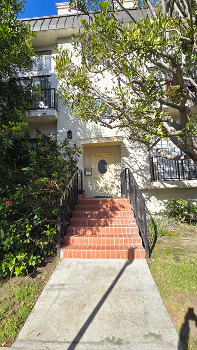 Building Front Door - 12821 Caswell Ave