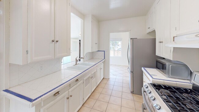 Building Photo - Charming Cottage Located In Carlsbad Village / Two Blocks From The Beach!