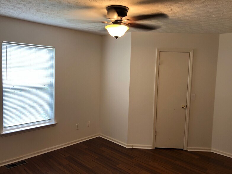 Building Photo - 104 Waterview Dr
