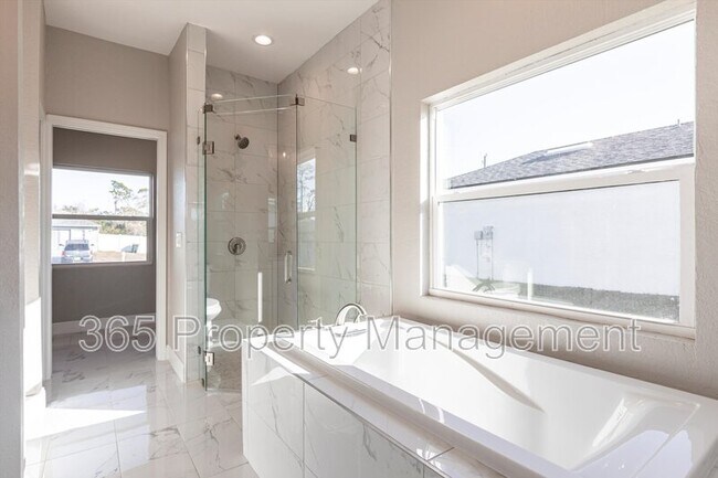 Building Photo - 5534 Fairlane Dr