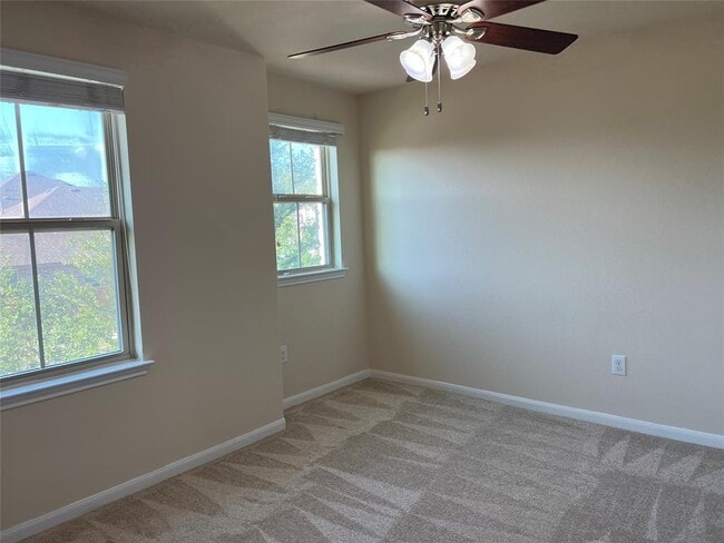 Building Photo - 5817 Scenic Lake Dr