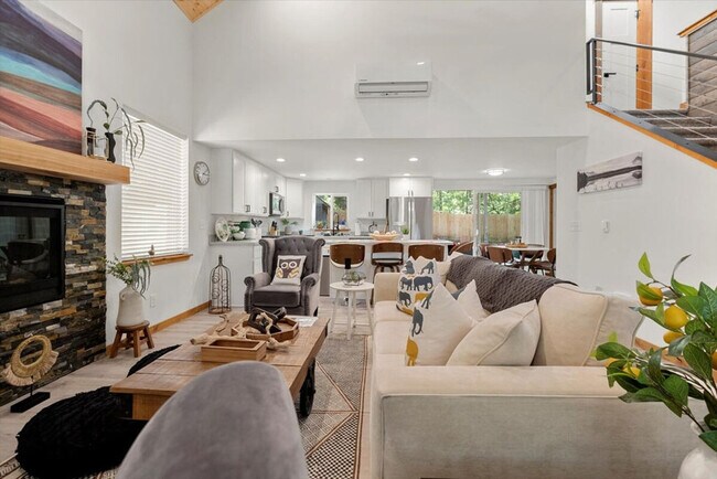 Building Photo - 125 Mountain View Dr