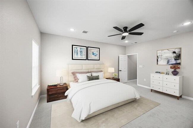 Building Photo - 10214 Hollyglen Dr