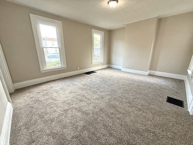 Building Photo - 1112 Girard Ave