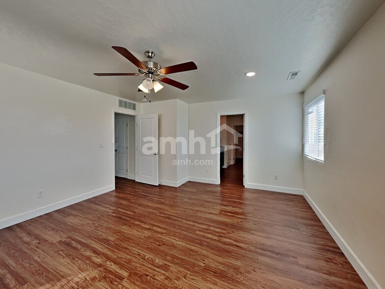 Building Photo - 5043 W Milliron Dr