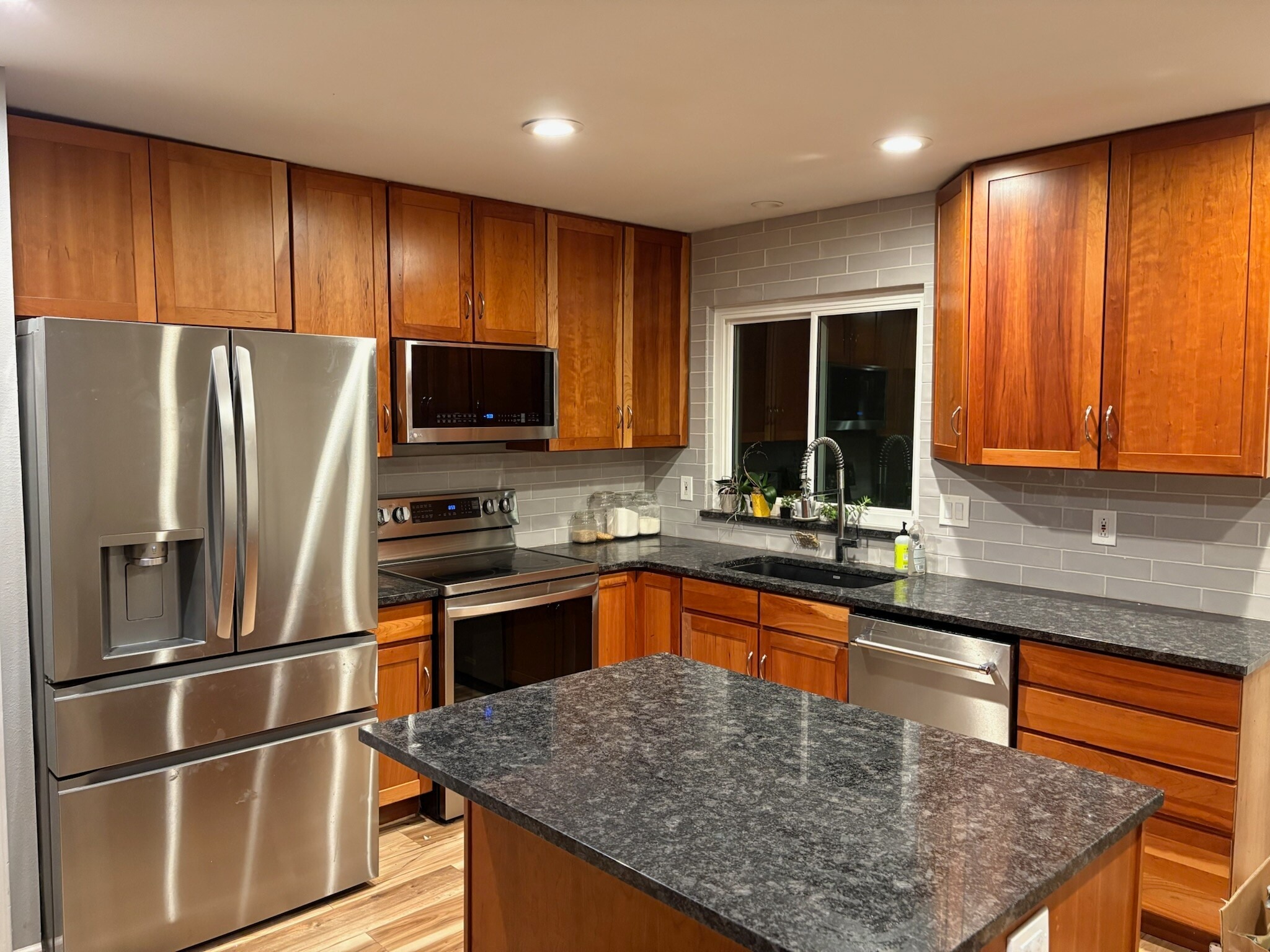 Building Photo - 221 Summit Cir