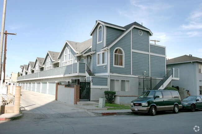 Building Photo - 533 E 11th Street