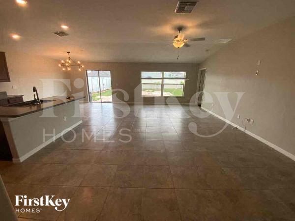 Building Photo - 7077 Emerald Spring Loop