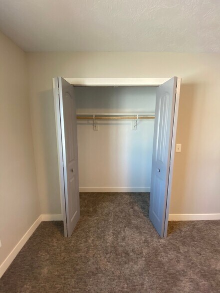 Building Photo - 2920 Sportsmans Dr