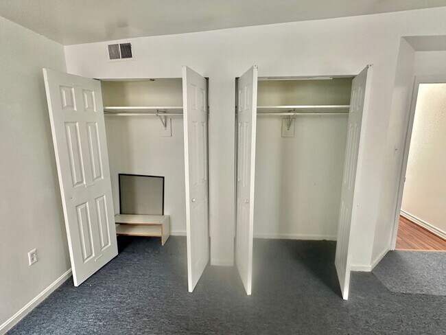 Building Photo - 2052 -Loukas