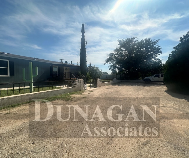 Building Photo - 9/4 @ 3:30 SCHEDULED SHOWING Spacious 3 Be...