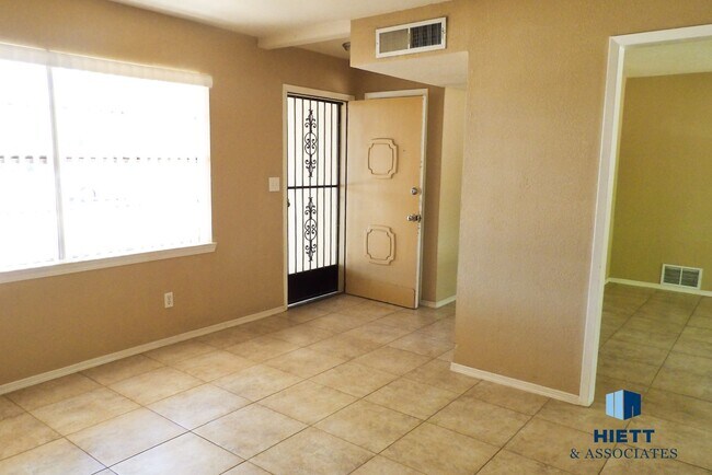 Building Photo - Gorgeous Upper Valley rental home