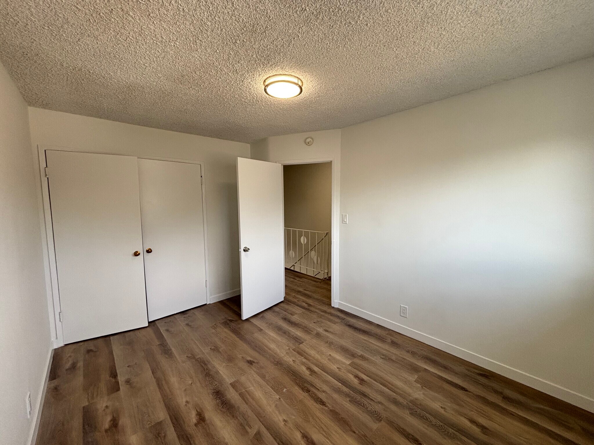 Building Photo - 673 S Eremland Dr