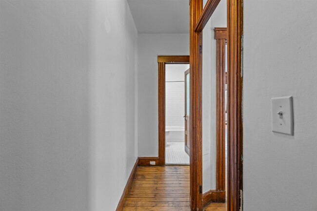 Building Photo - 201 19th St