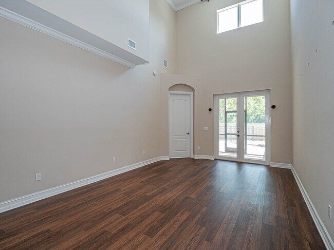 Building Photo - 1875 Bridgepointe Cir