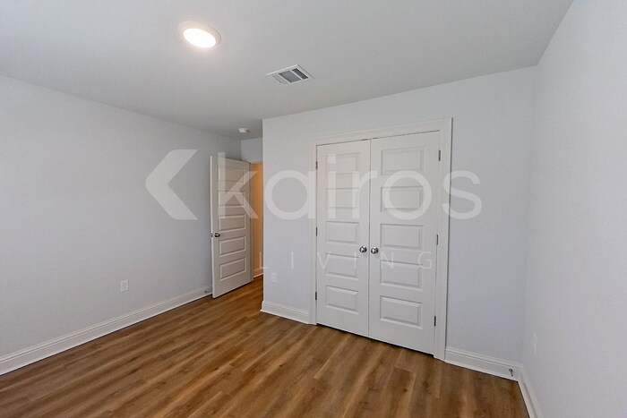 Building Photo - 8041 Hendrick Dr