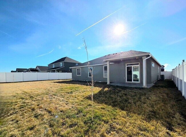 Building Photo - New 4 Bed Rambler | Fenced Yard | 2-car Garage | Move-In Ready House for Rent in Quincy!