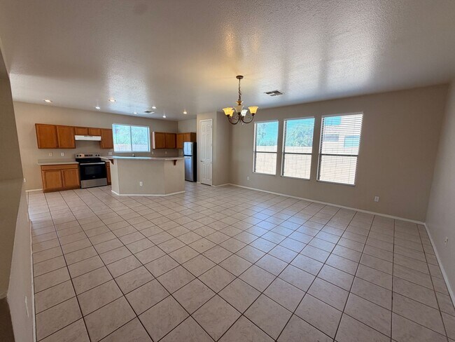 Building Photo - Spacious 3 Bedroom Single Story Peoria With A 3 Car Garage