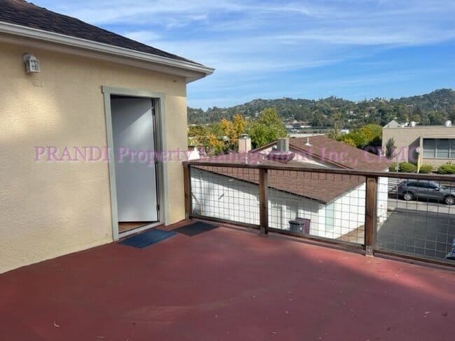 Building Photo - 1131 Magnolia Ave