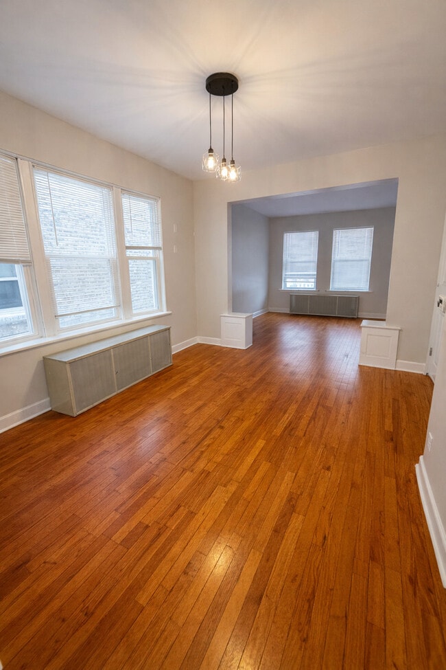 Building Photo - 4925 W Henderson St