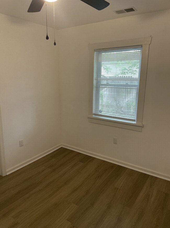 Building Photo - 6906 Kingston Dr