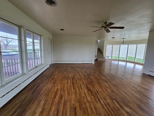 Building Photo - 4 bed, 3 bath house in the country