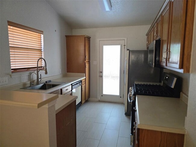 Building Photo - 137 Prairie Springs Cove