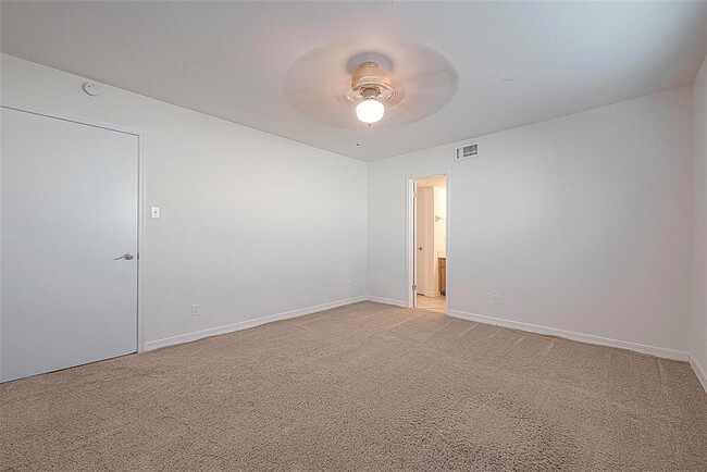 Building Photo - 1330 Augusta Dr