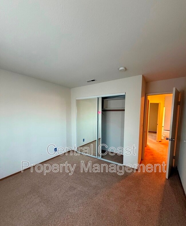 Building Photo - 161 Pebble Pl