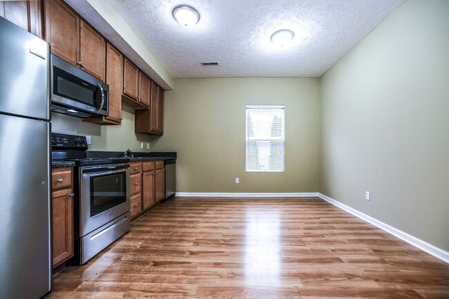 Building Photo - 103 Silver Creek Ct