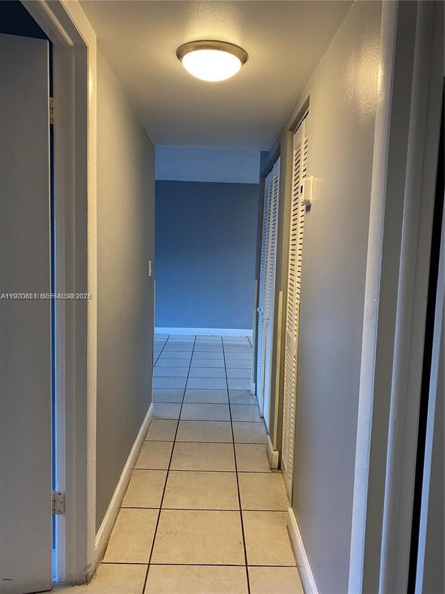 Building Photo - 1735 W 60th St