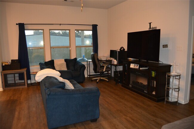 Building Photo - 17616 Cedar Crst Dr