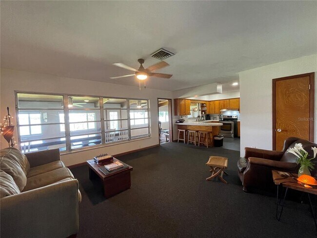 Building Photo - 879 S Terrace Dr