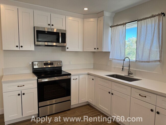 Building Photo - 2 Updated Homes on 1 Property!